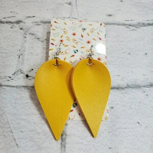 Single Layer Yellow Faux Leather Dangle Chic Lightweight Earrings 1yl18